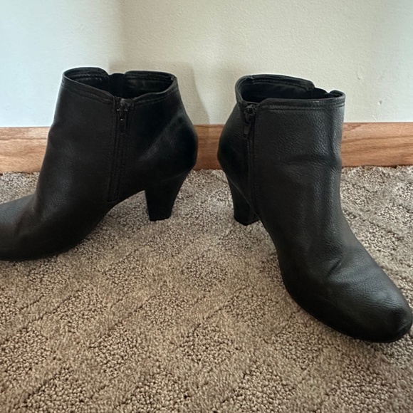 Black boots - Picture 3 of 6